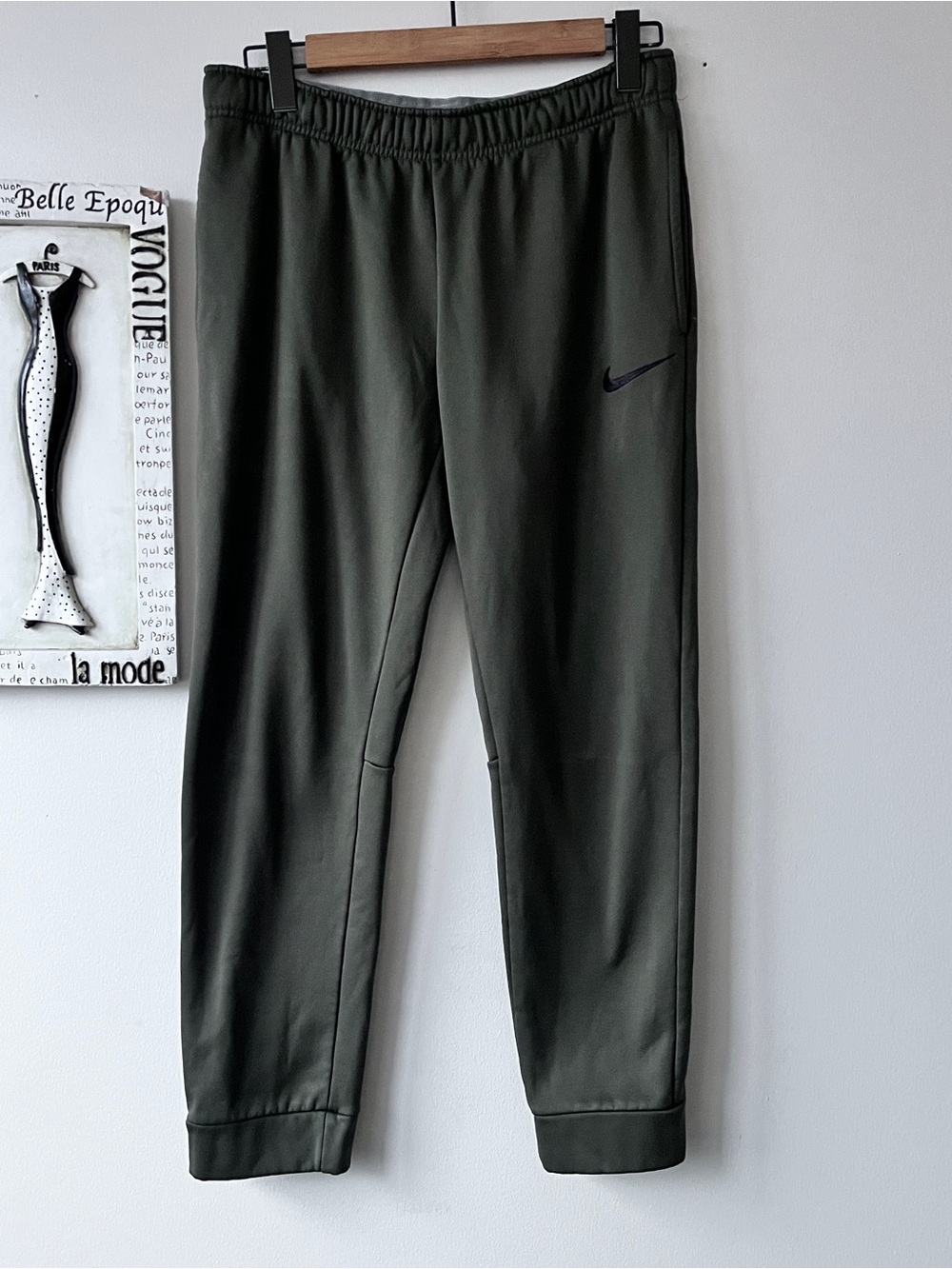 Nike Therma-Fit Men’s Green Tapered
Leg Athletic Joggers Sweatpants Size L
